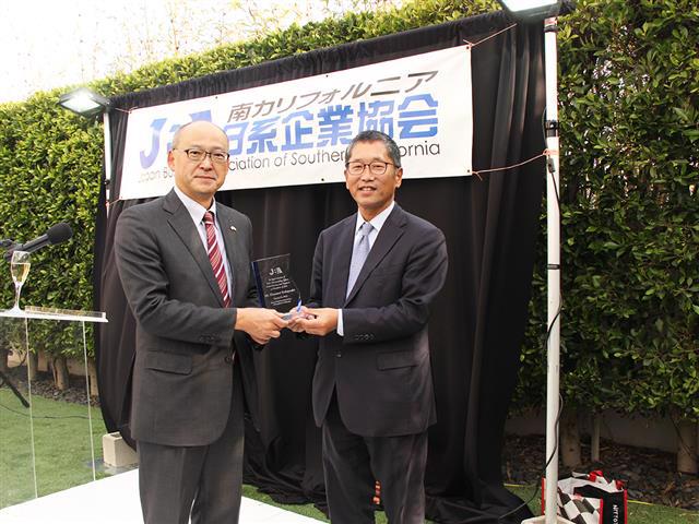 山本・新JBA会長（左）と、小林・前JBA会長