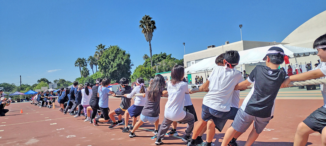 中学部の綱引きは、迫力満点！