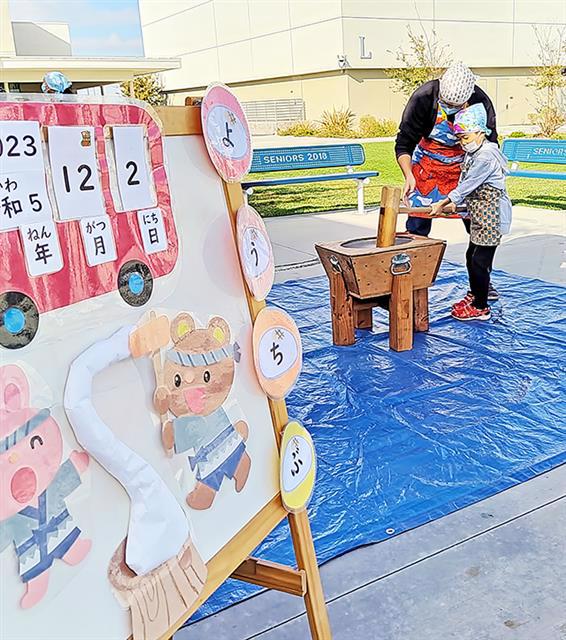 餅つき大会はあさひ学園幼稚部の12月の恒例行事。